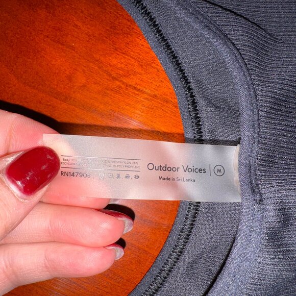 Black and pink Outdoor Voices OV Longline Sports Crop in M - Picture 3 of 3